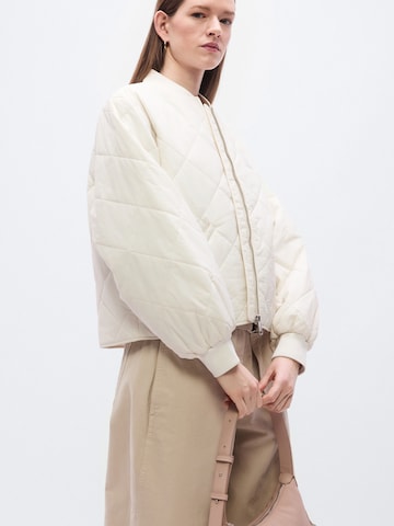 Calvin Klein Jeans Välikausitakki värissä valkoinen