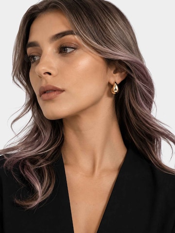 Orecchini 'Titania Small Gold Teardrop Earrings' di RteRme in oro