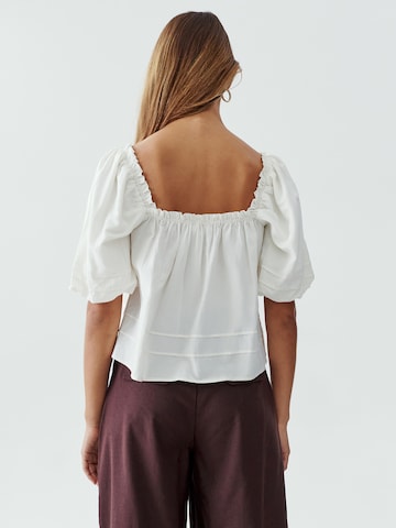 The Fated Blouse 'JOZIE' in White: back