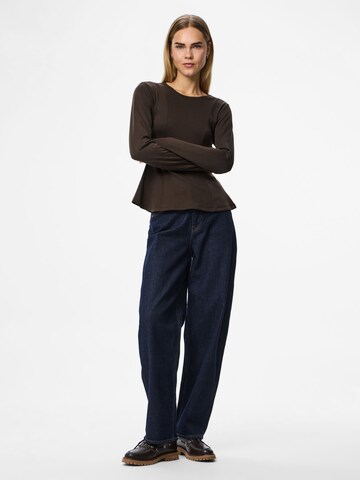 PIECES Shirt 'PCLucci Peplum' in Bruin