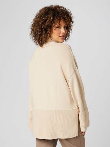 Pull-over 'Charlize' A LOT LESS en beige