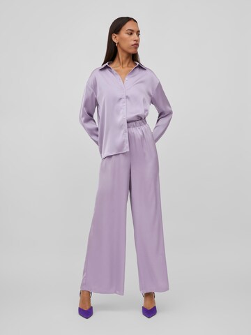 VILA Szeroka nogawka Spodnie 'CLAIR' w kolorze fioletowy