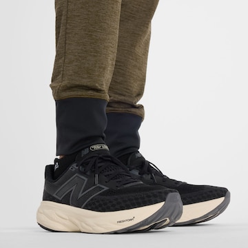 new balance Tapered Sportbroek in Groen