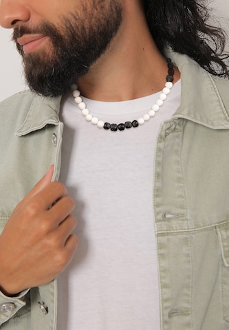 KUZZOI Necklace in Black: front