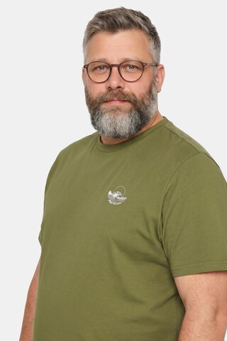 Men Plus Shirt in Green