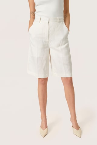 SOAKED IN LUXURY - regular Pantalón de pinzas 'Kimina' en blanco: frente