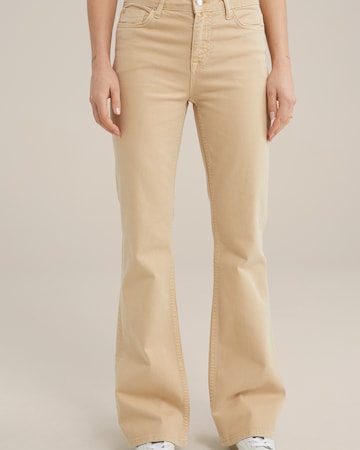 WE Fashion Flared Jeans in Beige: front