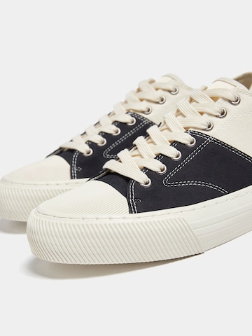 Pull&Bear Låg sneaker i svart