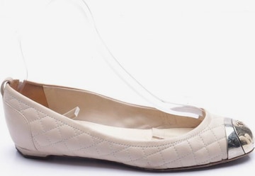 CHANEL Flats & Loafers in 35,5 in White: front
