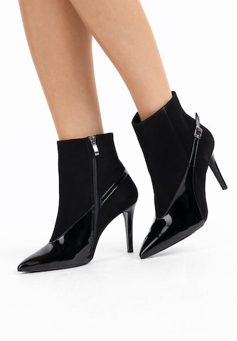 faina Ankle Boots in Black