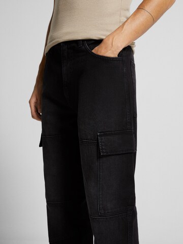 Bershka Loose fit Cargo jeans in Black