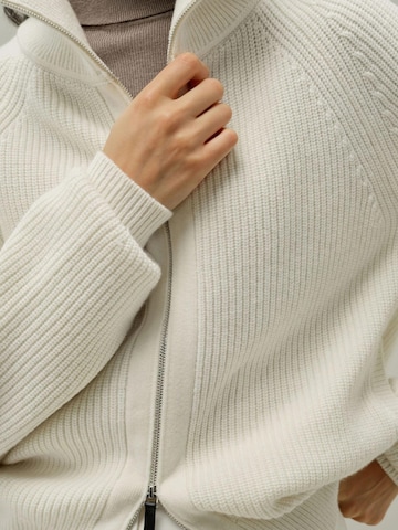 Lilysilk - Cárdigan 'Rippstrick-Pullover mit Reißverschluss' en blanco