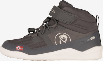 TROLLKIDS Snow Boots in Grey: front