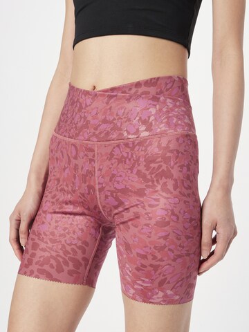 SKECHERS Skinny Sportshorts in Lila