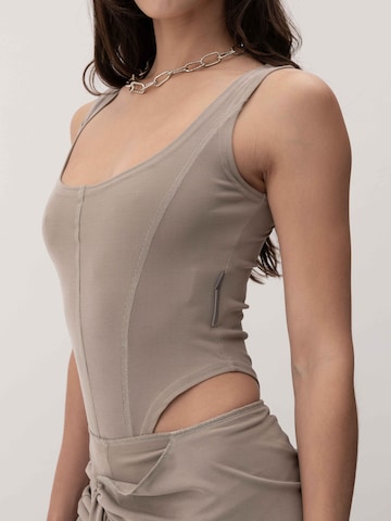 Robe 'BOW' FEMSSY en gris