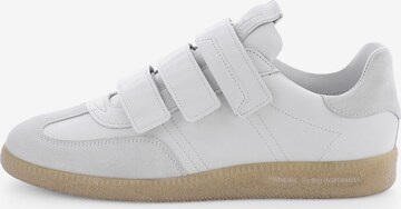 Kennel & Schmenger Sneakers 'CRACK' in White: front