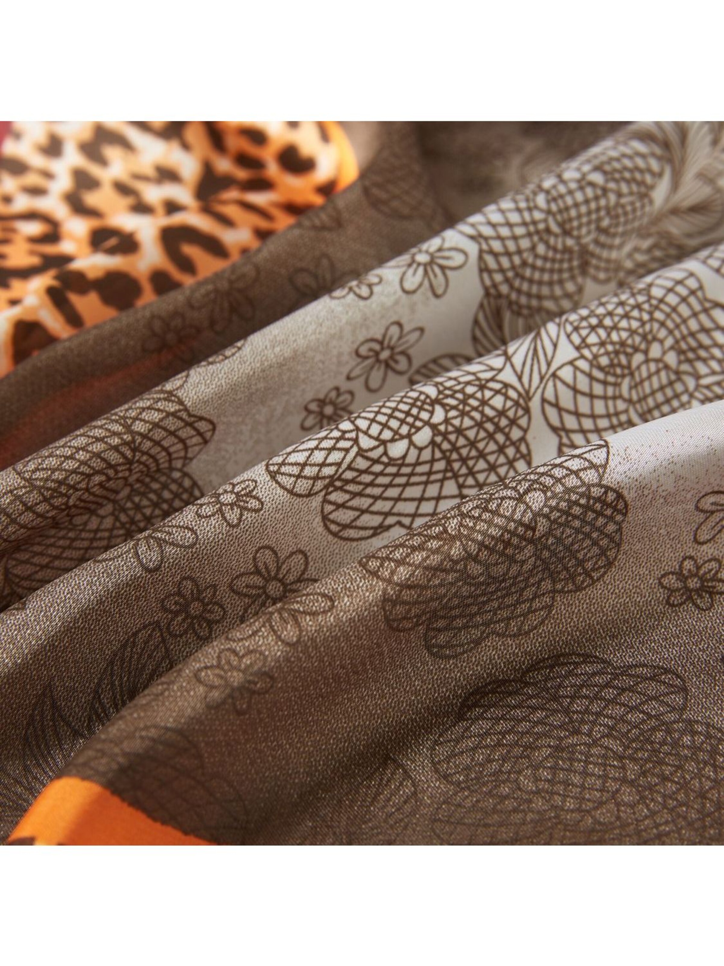 alberto cabale Sjaal 'Petit carré de Soie Chetaah Cléo' in Rood