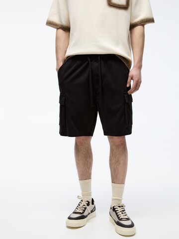 Pull&Bear Regular Cargo Pants in Black: front