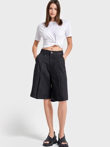 IT'S BASIC Regular Jeans 'Bermuda Denim Short' in Zwart: voorkant