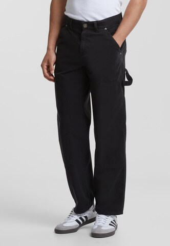 Urban Classics Regular Pants in Black: front