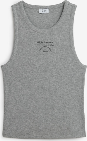 Twist Top in Grey: front