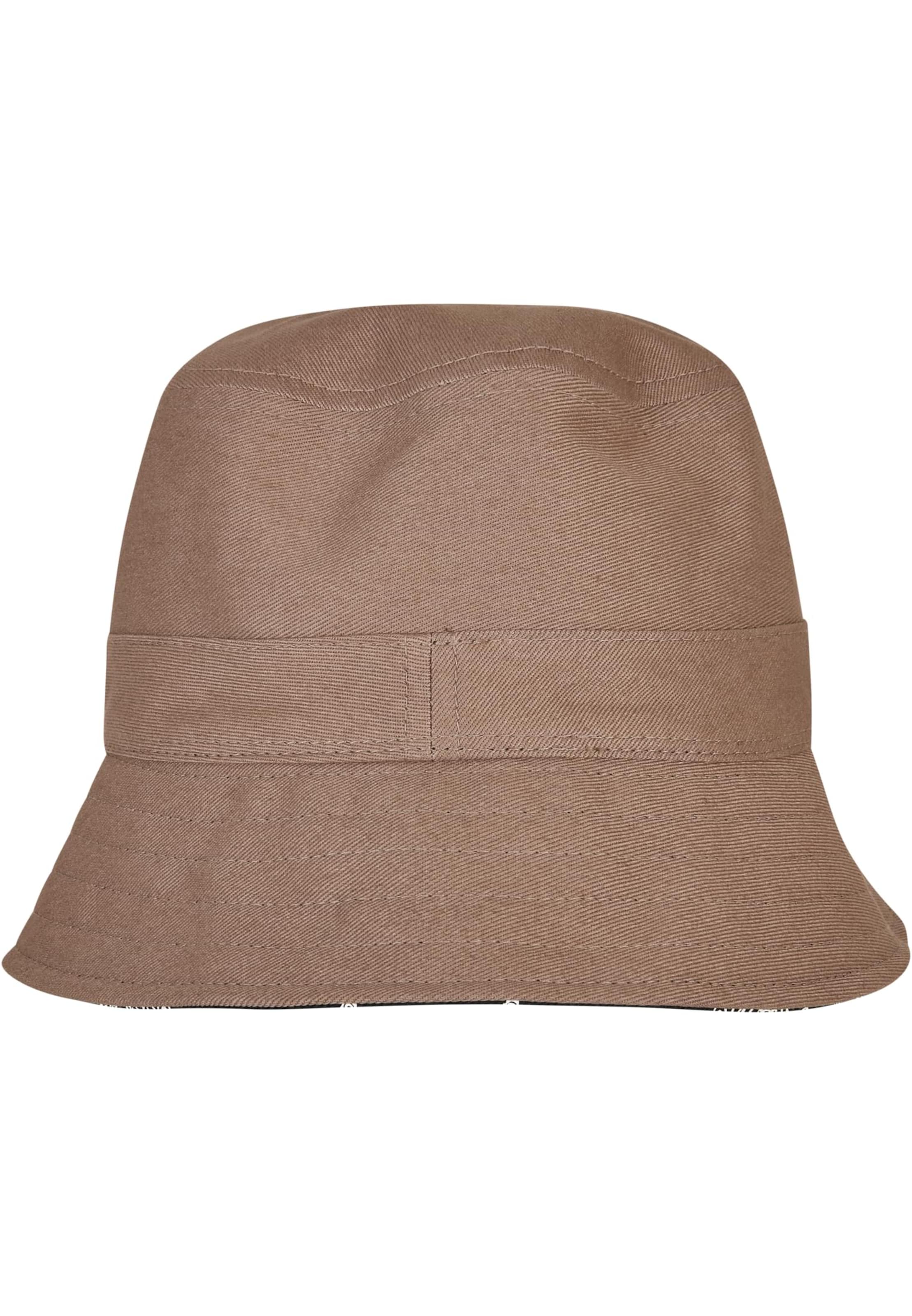 melns Karl Kani Hūte