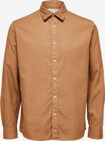 SELECTED HOMME Regular fit Button Up Shirt in Brown: front