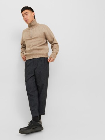 Regular Pantalon à pince 'KARL' JACK & JONES en gris