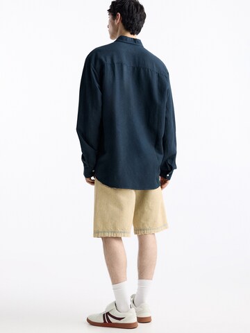 Pull&Bear Comfort fit Koszula w kolorze niebieski