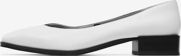Bianco Ballet Flats in White: front
