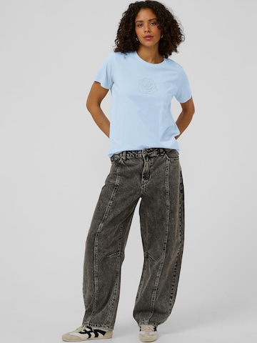 Tricou 'KAJean' de la Kaffe pe albastru