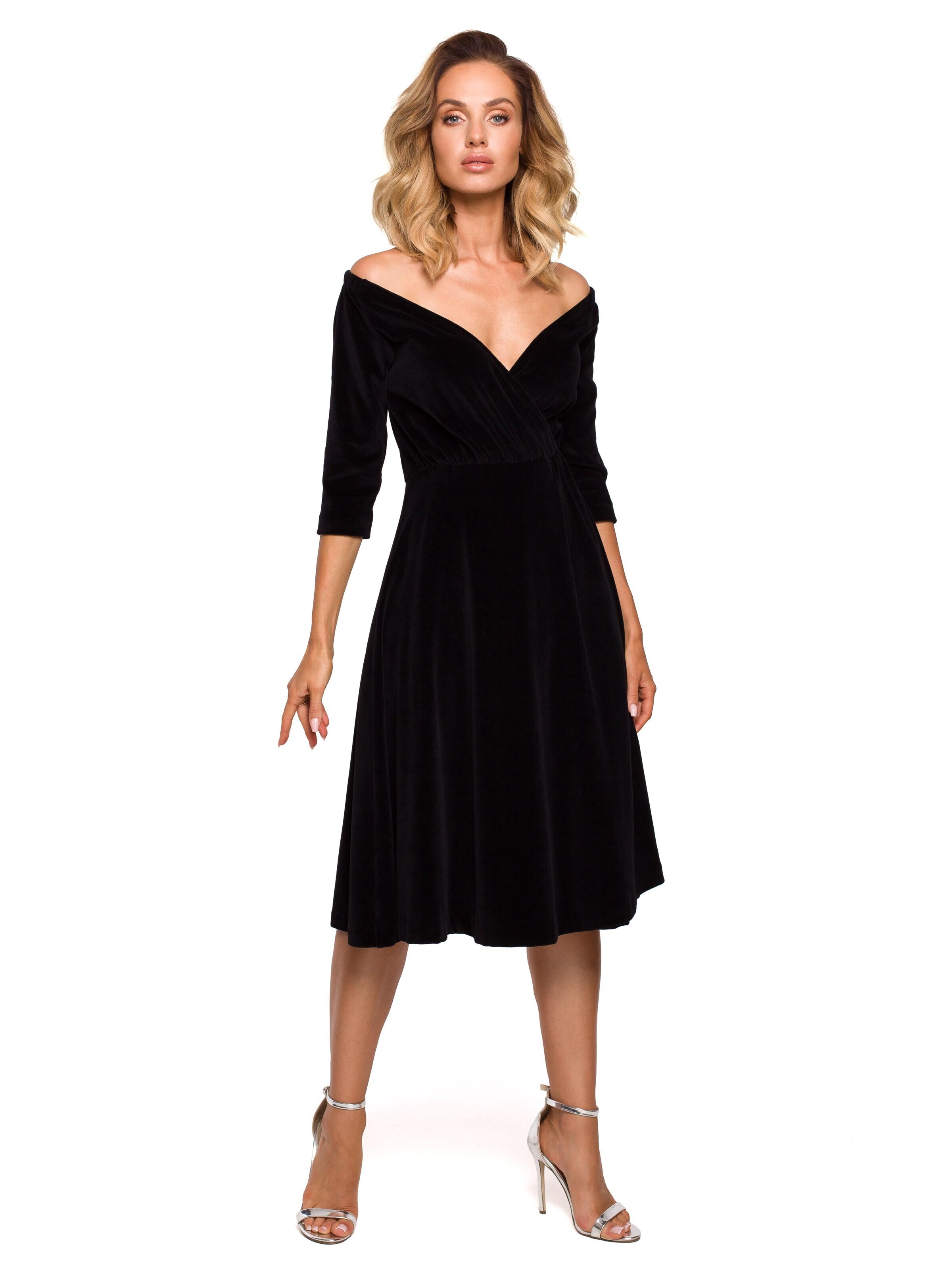 Rochie de la made of emotion pe negru