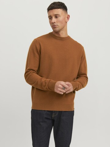 R.D.D. ROYAL DENIM DIVISION Sweater in Brown: front