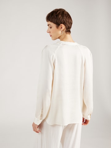 SOAKED IN LUXURY Bluzka 'Ioana' w kolorze biały