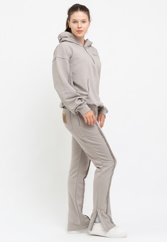 Tom Barron Sports Suit in Beige