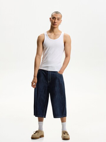 Bershka Baggy Jeans in Blue: front