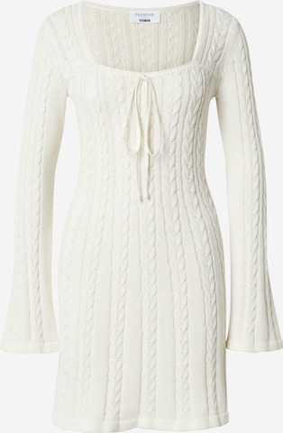 Rochie tricotat 'Palo Santo' de la florence by mills exclusive for ABOUT YOU pe alb: față