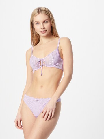 Hunkemöller Balconette Rintaliivi 'Hallie' värissä lila