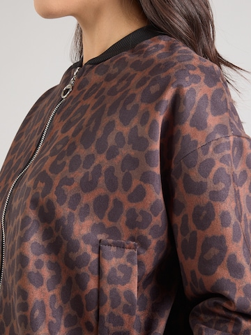 melns Hailys Starpsezonu jaka 'Sammi'