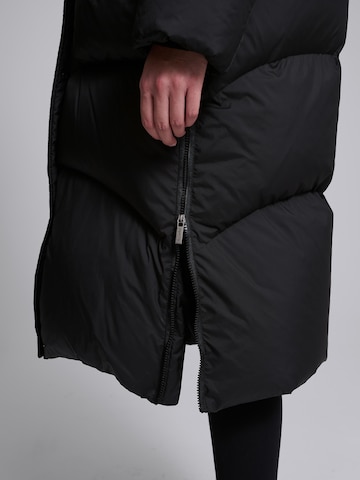 AEMMI Winter Coat in Black