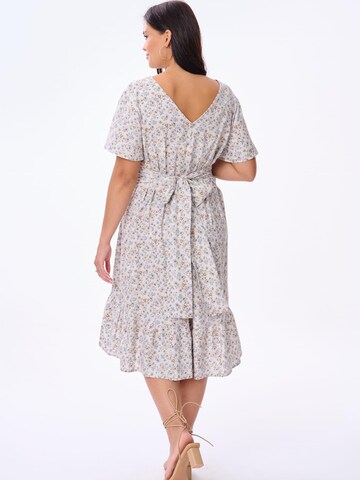 Blue Shadow Kleid‌‌‌‌ in Beige