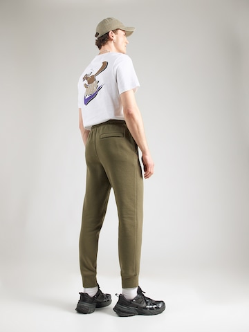 Nike Sportswear Дънки Tapered Leg Панталон 'CLUB' в зелено