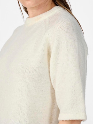 Pull-over 'YASANNE' YAS en blanc