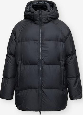 4F Outdoorjacke in Schwarz: Vorderseite