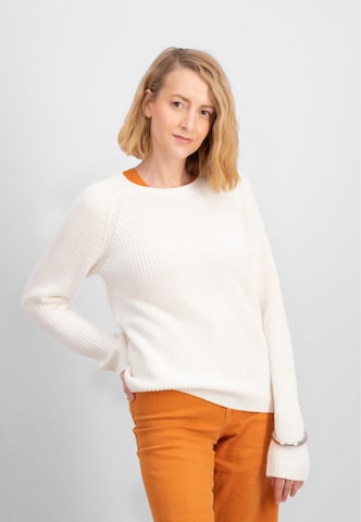 Pull-over FYNCH-HATTON en blanc : devant