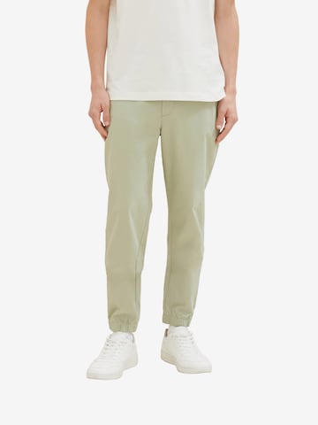 TOM TAILOR DENIM Tapered Pants in Green: front