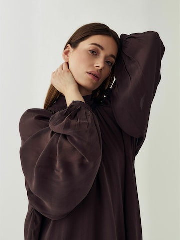 Noella Dress ' N-Lorenia ' in Brown