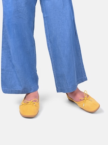 Crickit Ballet Flats ' OMEGA ' in Yellow: front