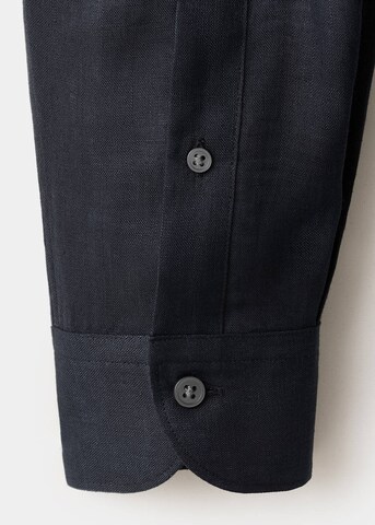 MANGO MAN Regular fit Button Up Shirt in Black