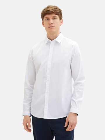 Coupe regular Chemise TOM TAILOR en blanc : devant